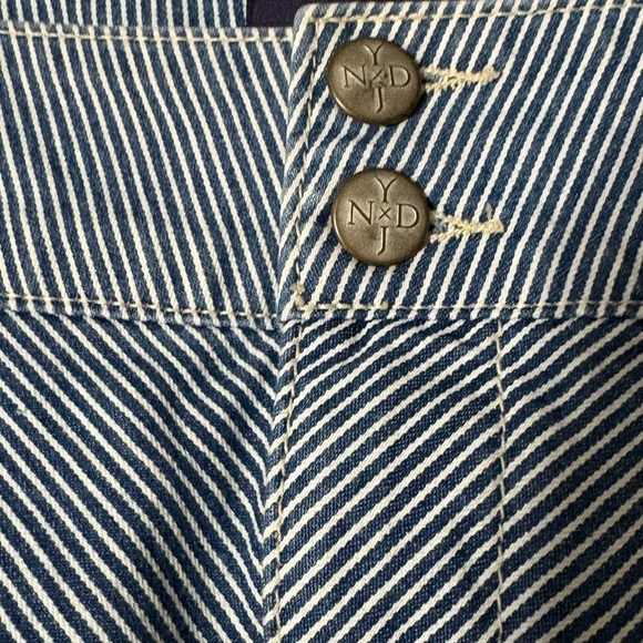 Woman’s size 12 very cute striped light denim skirt. Front and back pockets. - Picture 2 of 10